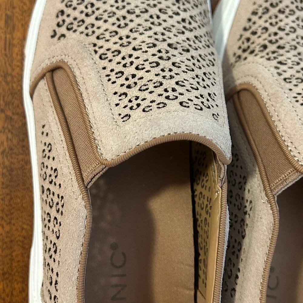 Vionic Beige Perforated Slip-On Shoes. Size 7.5 - Picture 5 of 9